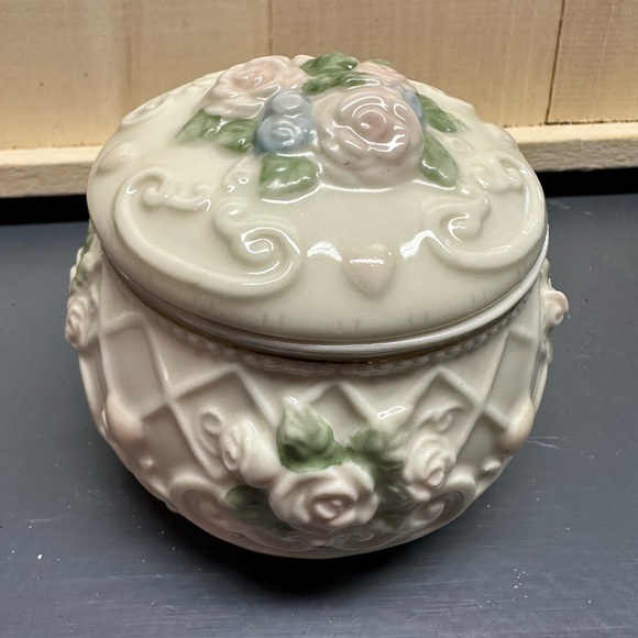 Cottage Core Porcelain Flowers Lidded Trinket Jar - Picture 2 of 7